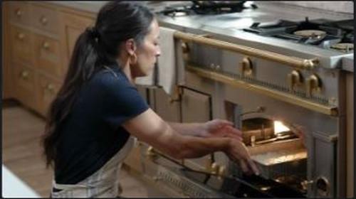 Magnolia Table with Joanna Gaines Season 1 Episode 1 - A Family Tradition