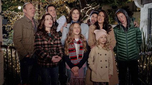 Life in Pieces Season 1 Episode 11 - College Stealing Santa Caroling