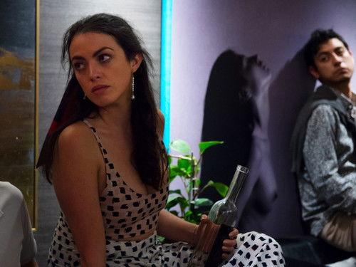 How to Survive Being Single Season 2 Episode 6 - Guys vs Girls