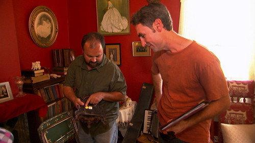 American Pickers Season 1 Episode 3 - White Castle on the Farm