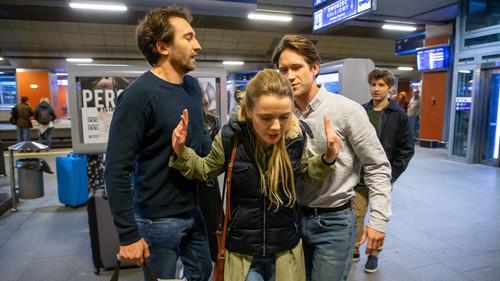 Zakochani po uszy Season 3 Episode 1 - Episode 1