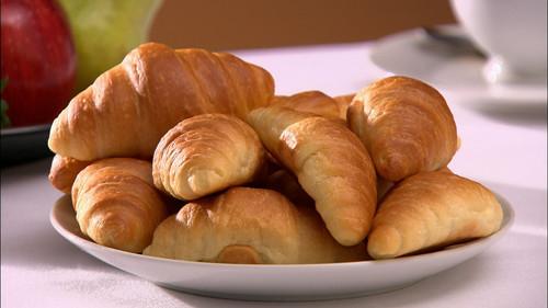 How It's Made Season 20 Episode 7 - U-Locks, Tepees, Croissants, Rolling Luggage