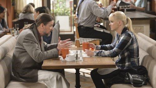 Mom Season 2 Episode 10 - Nudes and a Six-Day Cleanse