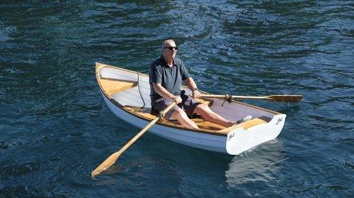 Modern Family Season 9 Episode 1 - Lake Life