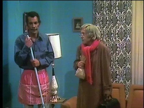 El Chavo del Ocho Season 1 Episode 9 - El Enfermo / Buena Vecindad (1972)