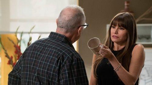 Modern Family Season 9 Episode 3 - Catch of the Day