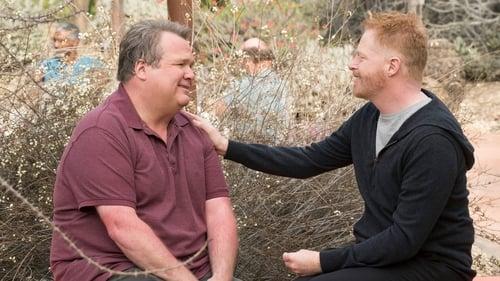 Modern Family Season 9 Episode 17 - Royal Visit