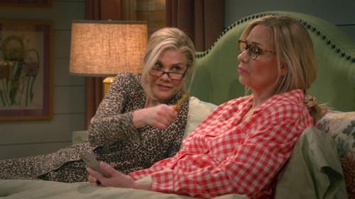 Leanne Season 1 Episode 12 - The Queen's Dilemma