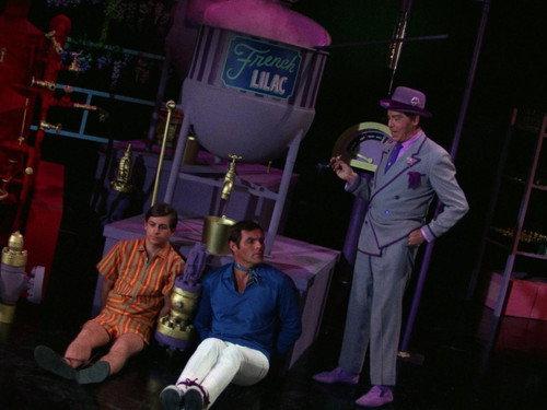 Batman Season 3 Episode 18 - Louie's Lethal Lilac Time