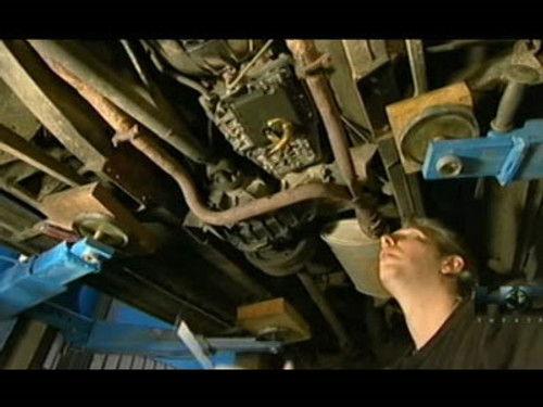 Wheeler Dealers Season 3 Episode 8 - First Gen Land Rover Range Rover (Part 2)