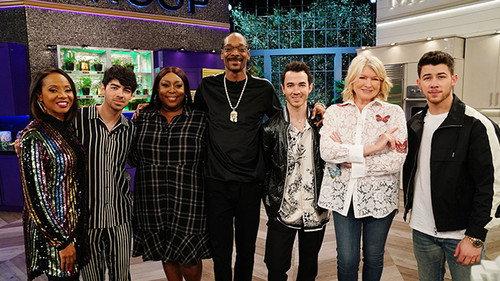 Martha & Snoop's Potluck Dinner Party Season 3 Episode 5 - BBQ Battle