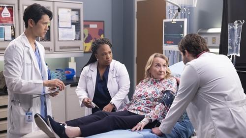 Grey's Anatomy Season 19 Episode 17 - Come Fly with Me