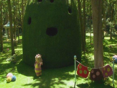 In the Night Garden Season 1 Episode 67 - Makka Pakka's Piles of Three