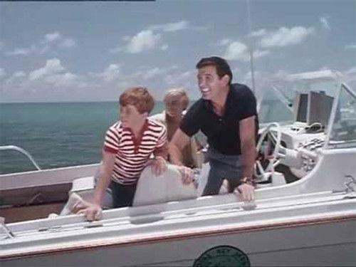 Flipper Season 2 Episode 2 - Dolphin in Pursuit (1)