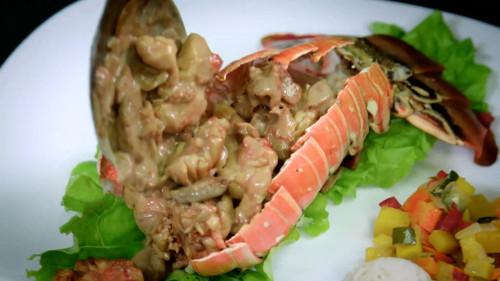 Diners, Drive-Ins and Dives Season 24 Episode 11 - Cruisin' in Cuba