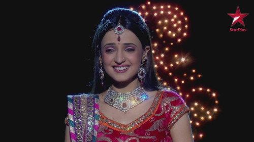 Iss Pyaar Ko Kya Naam Doon? Season 11 Episode 13 - Arnav Kisses Khushi