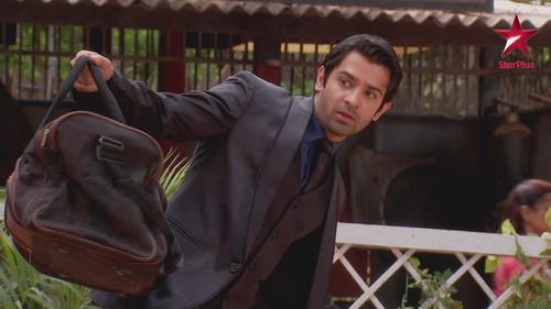 Iss Pyaar Ko Kya Naam Doon? Season 7 Episode 2 - Arnav Struggles to Adjust