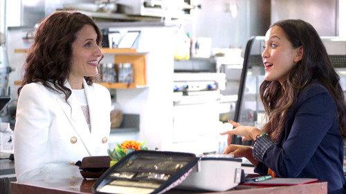 Girlfriends' Guide to Divorce Season 3 Episode 3 - Rule #188: Mind Your Side of the Plate