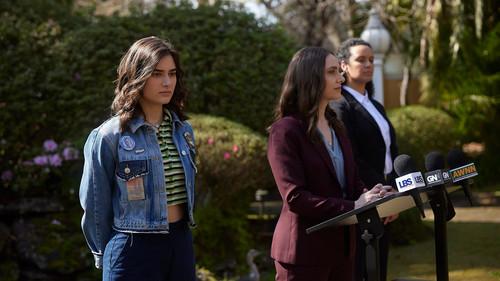 The PM's Daughter Season 2 Episode 10 - The (Occasionally Inconvenient) Truth