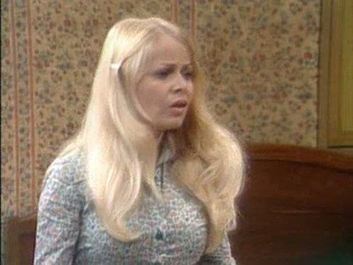 All in the Family Season 5 Episode 7 - Gloria's Shock