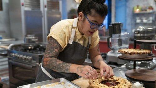 Holiday Baking Championship Season 6 Episode 3 - Filling Grateful