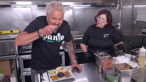Diners, Drive-Ins and Dives Season 47 Episode 11 - Southern, Western and North of the Border