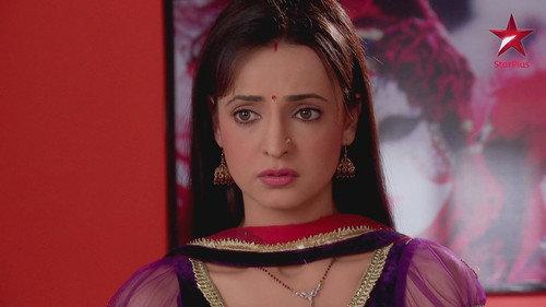 Iss Pyaar Ko Kya Naam Doon? Season 11 Episode 9 - Arnav Helps Khushi