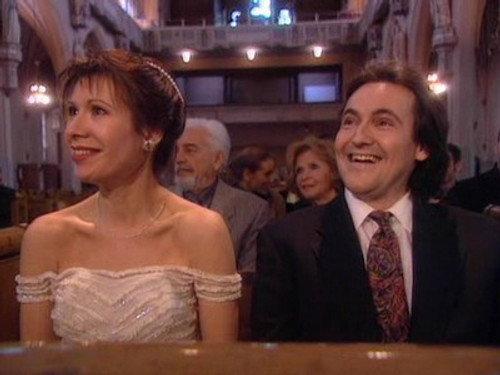 Un gars, une fille Season 2 Episode 13 - Le mariage de Daniel et Loulou - Au chevet de grand-maman - Au lit 3