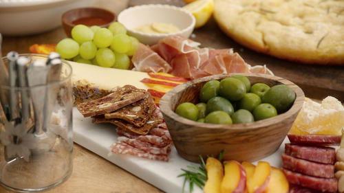 With Love, Meghan Season 1 Episode 4 - Love Is in the Details