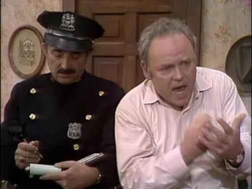 All in the Family Season 2 Episode 18 - Archie Sees a Mugging