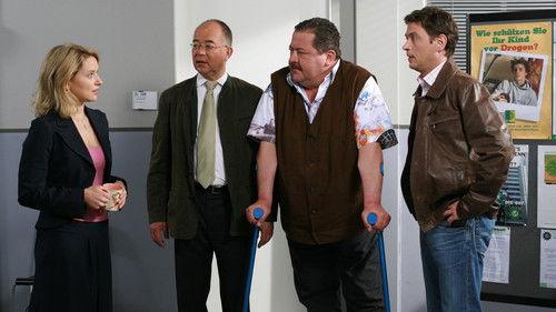 Die Rosenheim-Cops Season 7 Episode 9 - Tod im Kino