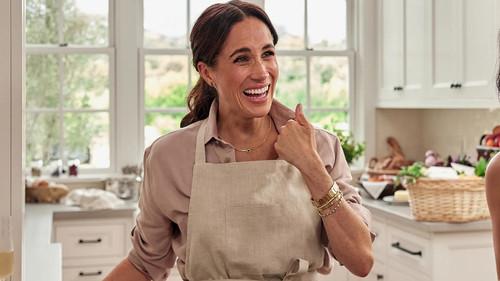 With Love, Meghan Season 2 Episode 8 - A High Tide Raises All Boats