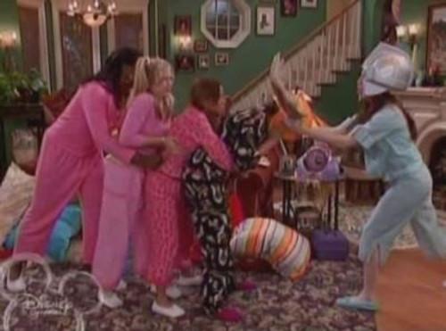 That's So Raven Season 2 Episode 22 - Shake, Rattle and Rae