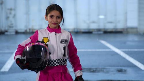 De viaje con los Derbez Season 5 Episode 4 - Derbez Kart