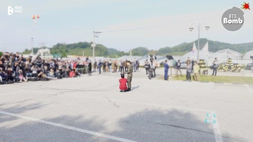 Background image for j-hope Reunites with Jin at the Discharge Ceremony!