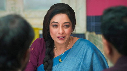 Anupama Suspects the Loan Officials
