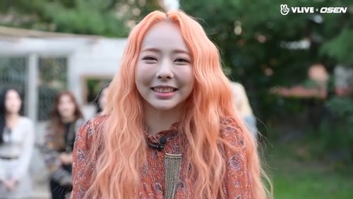 Background image for LOONA Unpredictable dance challenge for 'Why Not?'