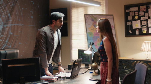 Raavi Refuses Arnav's Offer