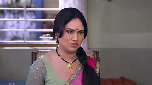 Amma tries to mollify the commissioner’s ire towards his culprits-Happu Ki Ultan Paltan