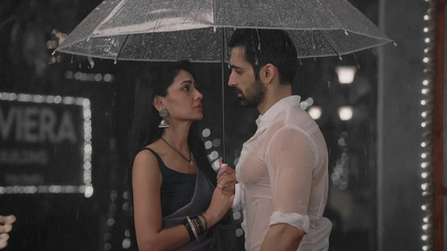 Amruta refuses to help Virat