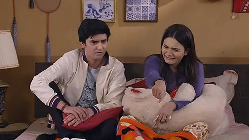 Amma gives her necklace to invest in the scheme - Happu Ki Ultan Paltan