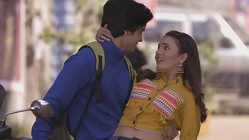Rajesh and Amma argue over making the pickle - Happu Ki Ultan Paltan