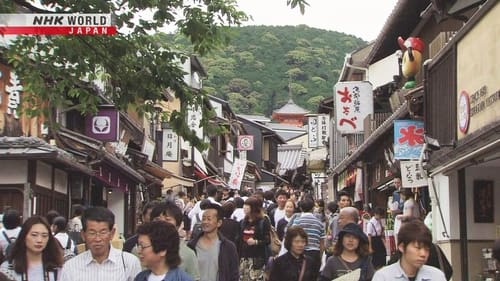 Around the Temple and Shrine Gates: Activities Along the Approaches Connect People