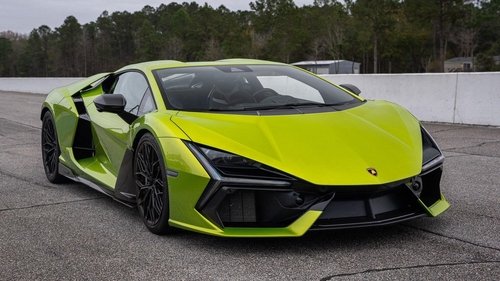 Background image for Lamborghini Revuelto