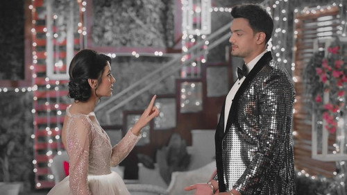 Amruta challenges Rajeev