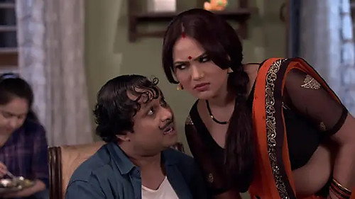 Happu’s family is troubled by the commissioner - Happu Ki Ultan Paltan