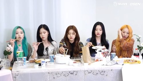 Background image for LOONA, Finally it's a dinner time!! So many various menus