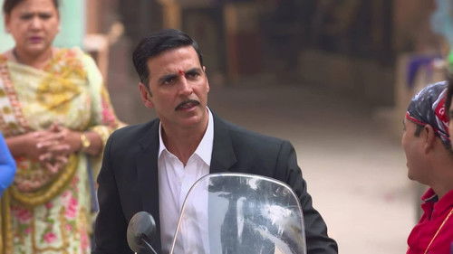 Akshay Kumar Arrives In Modern Colony