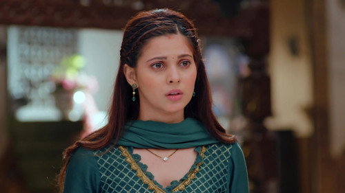 Raavi In a Pickle!