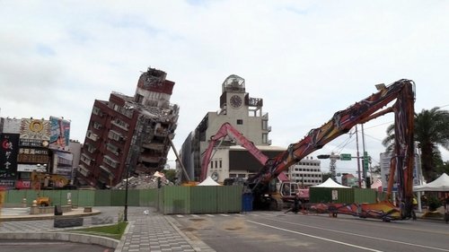 Background image for Many in Japan Eager to Help Quake-Hit Taiwan